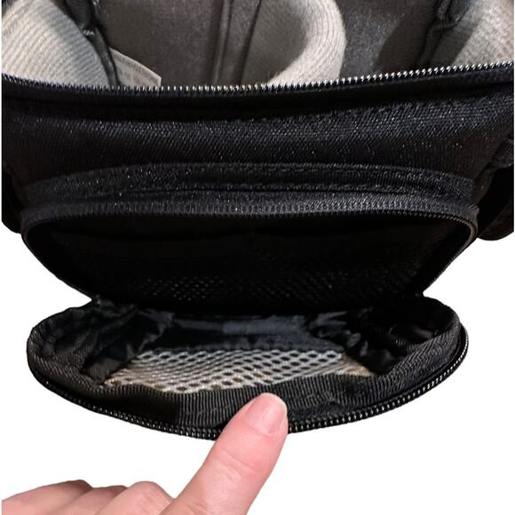 Lowepro Black Camera Bag 7 x 4 with Shoulder Strap - Picture 5 of 7